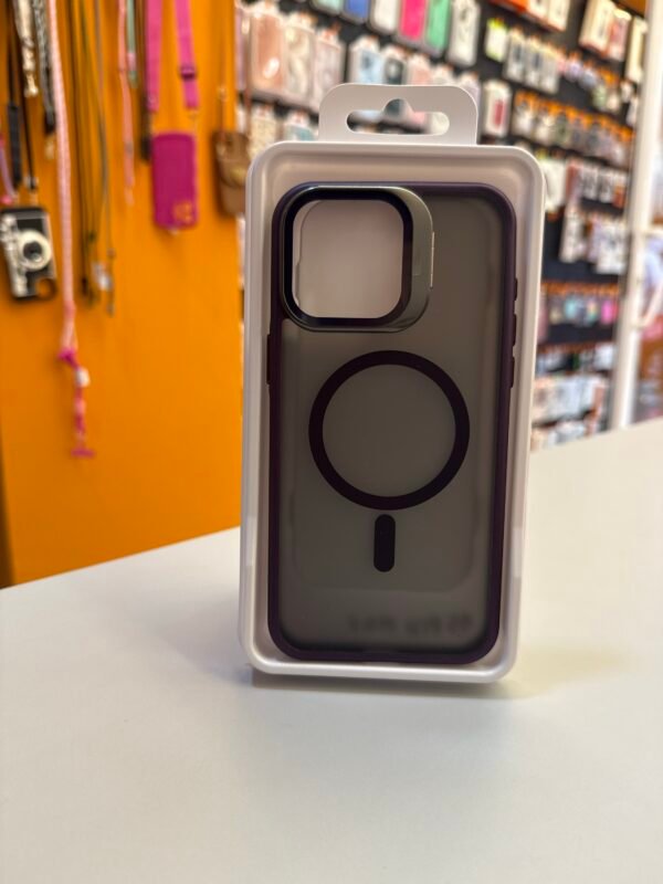 Funda iPhone 15 Pro Max con Borde Violeta y Protector de Cámara