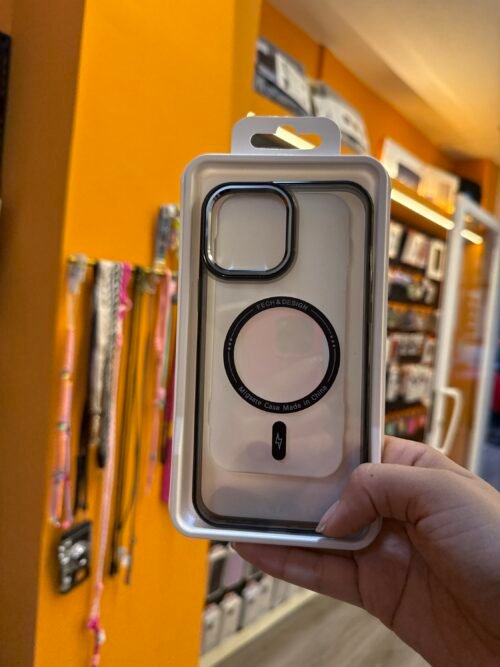 Funda iPhone 13 Pro Mate Negra Con Aro MagSafe Y Protector De Cámara