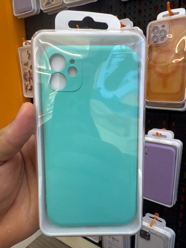 Funda iPhone 11 Verde Agua Lisa Antigolpes