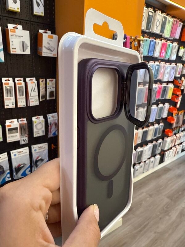 Funda iPhone 15 Pro Max con Borde Violeta y Protector de Cámara