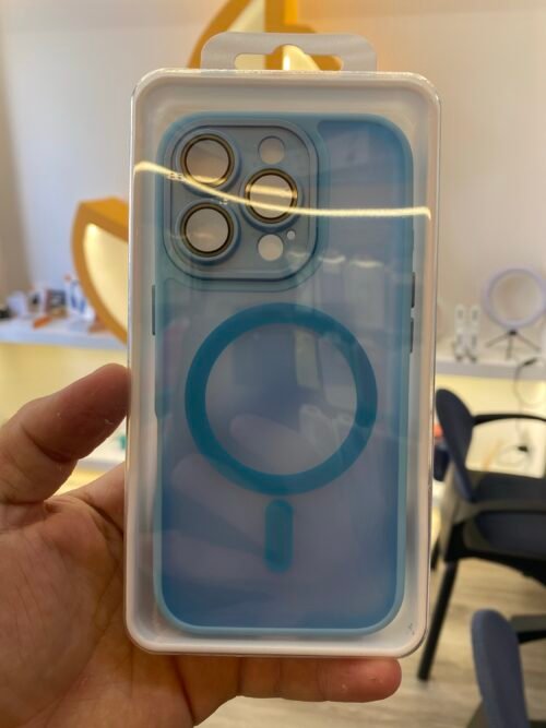 Funda Premium iPhone 16 Pro Carga Inalámbrica Y Protección De Lente Celeste