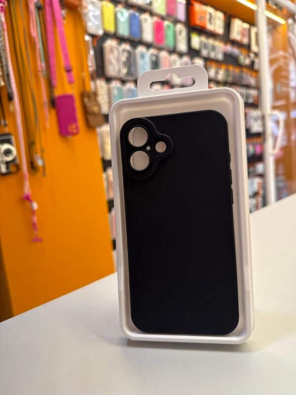 Funda iPhone 16 Plus Mate Negra Con Aro MagSafe Y Protector De Cámara