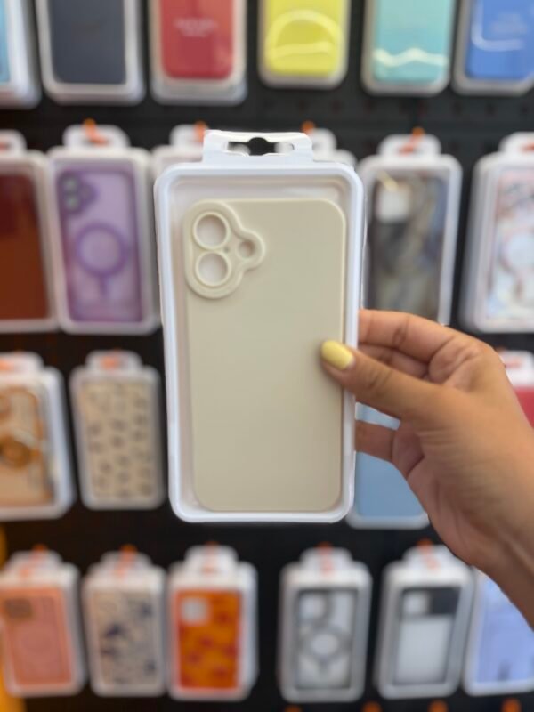 Funda iPhone 16 Plus Crema Lisa Antigolpes